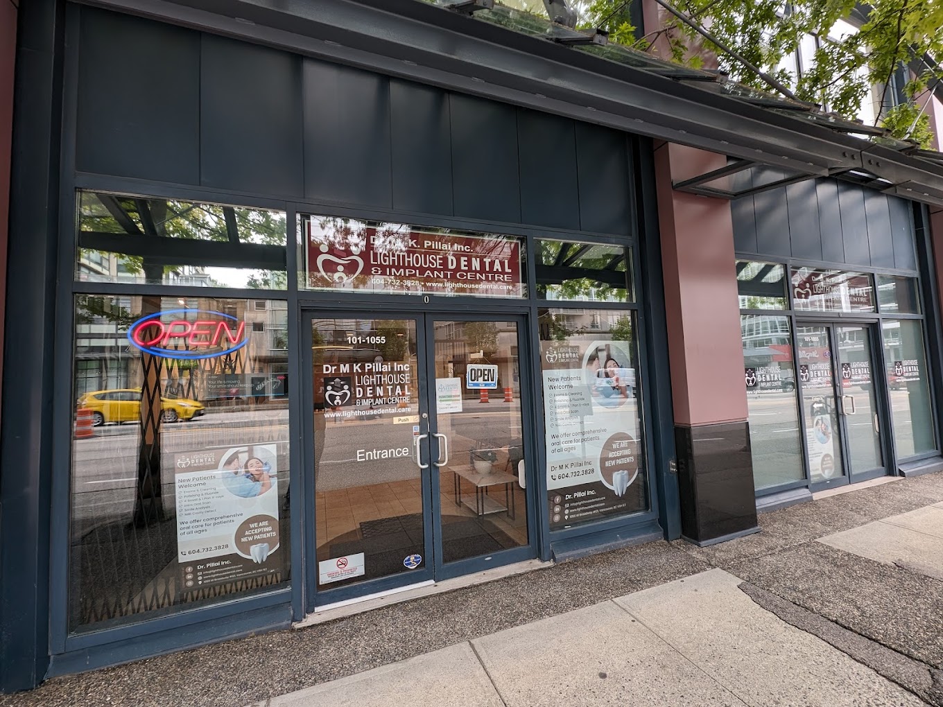 Unity Dental & Implant Centre dental clinic in Vancouver - Photo 1