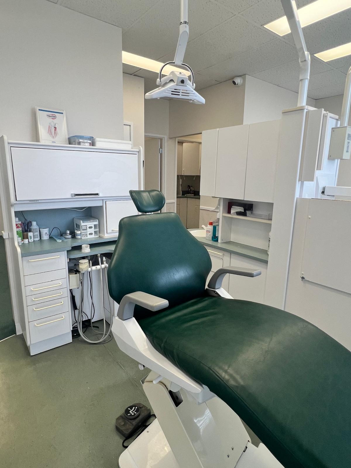 Heritage Hill Dental Clinic dental clinic in Calgary - Photo 1