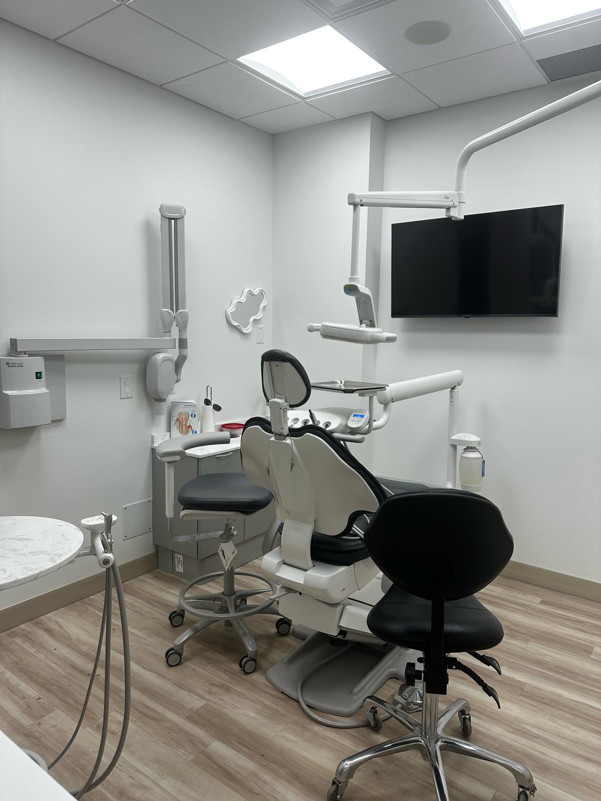 Coral Dental dental clinic in Langley - Photo 2