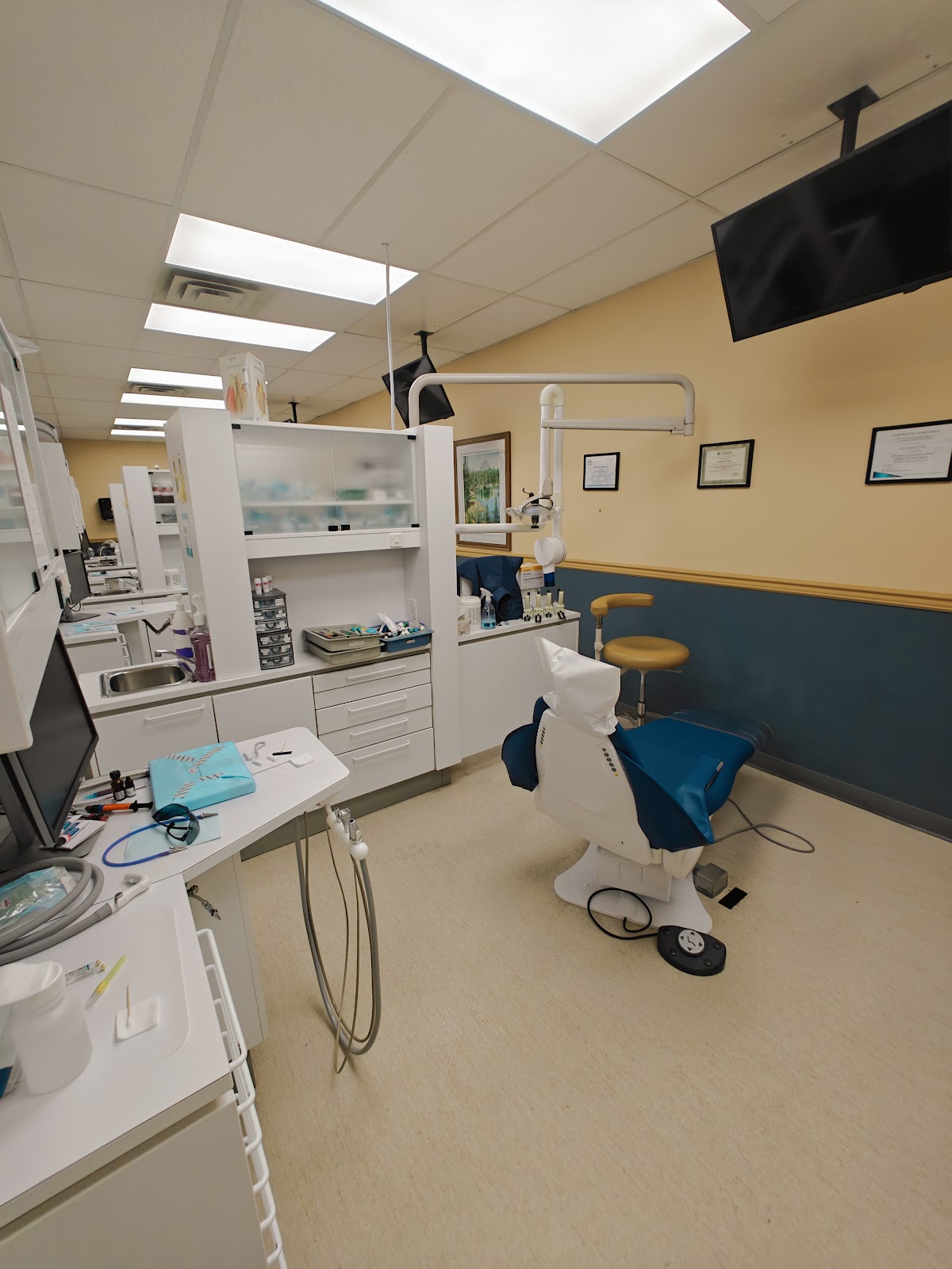 Dr. James Farozi O/A SmileCare Dental Centre dental clinic in Calgary - Photo 2