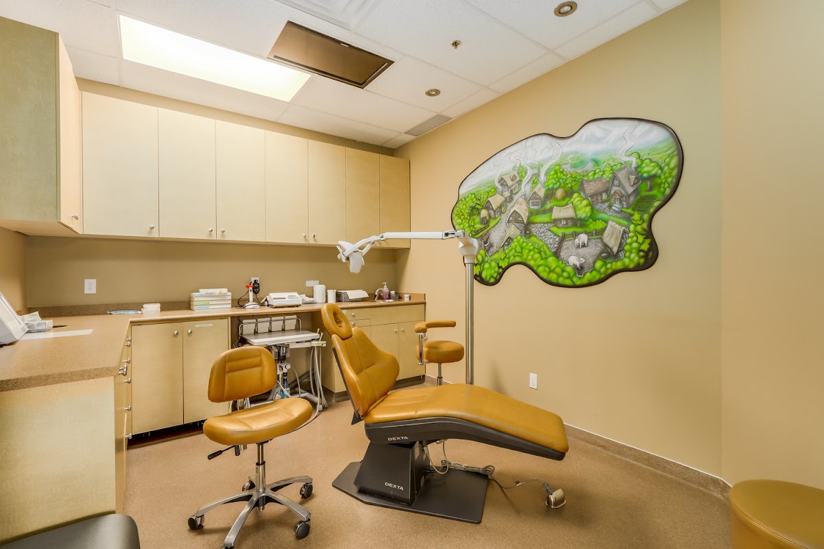 Monarch Pediatric Dental Centre dental clinic in Port Moody - Photo 2