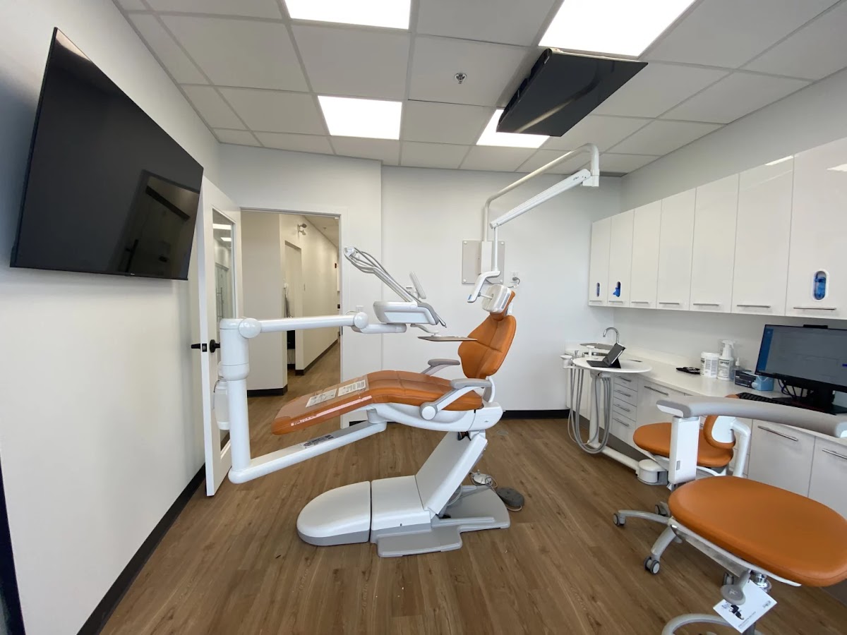 Peak Dental Group dental clinic in Calgary - Photo 1
