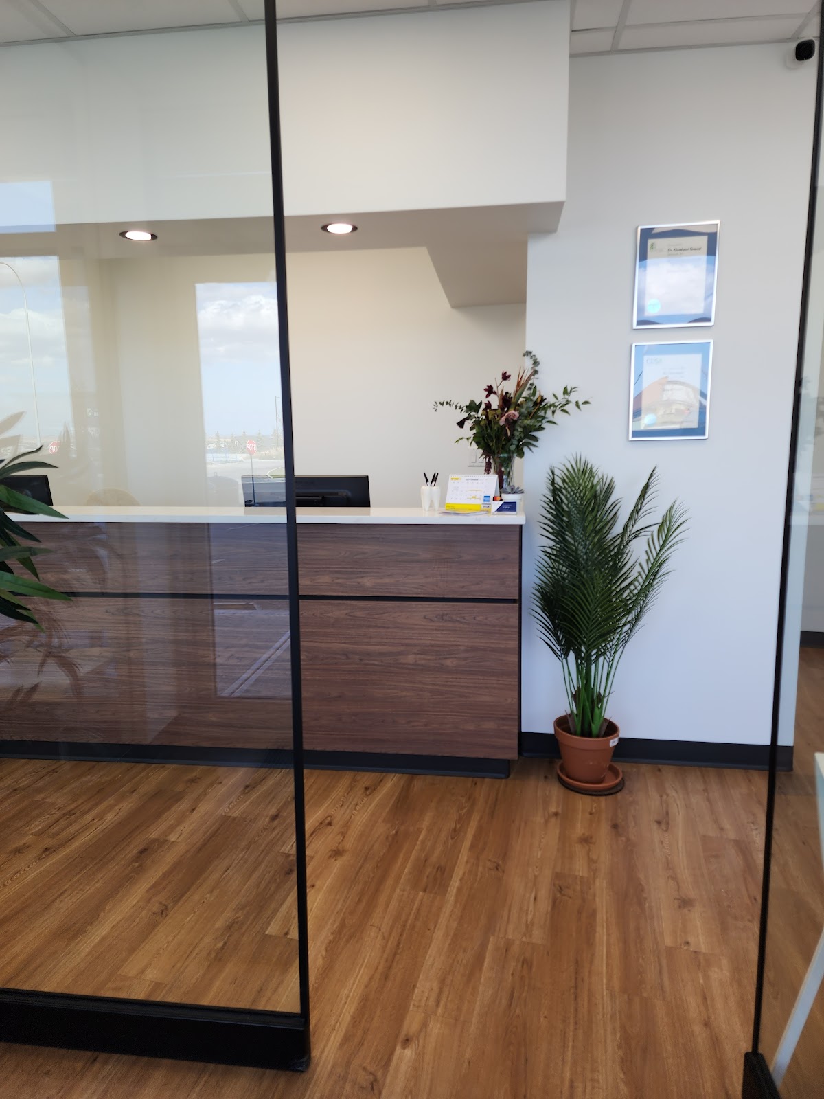 Peak Dental Group dental clinic in Calgary - Photo 4