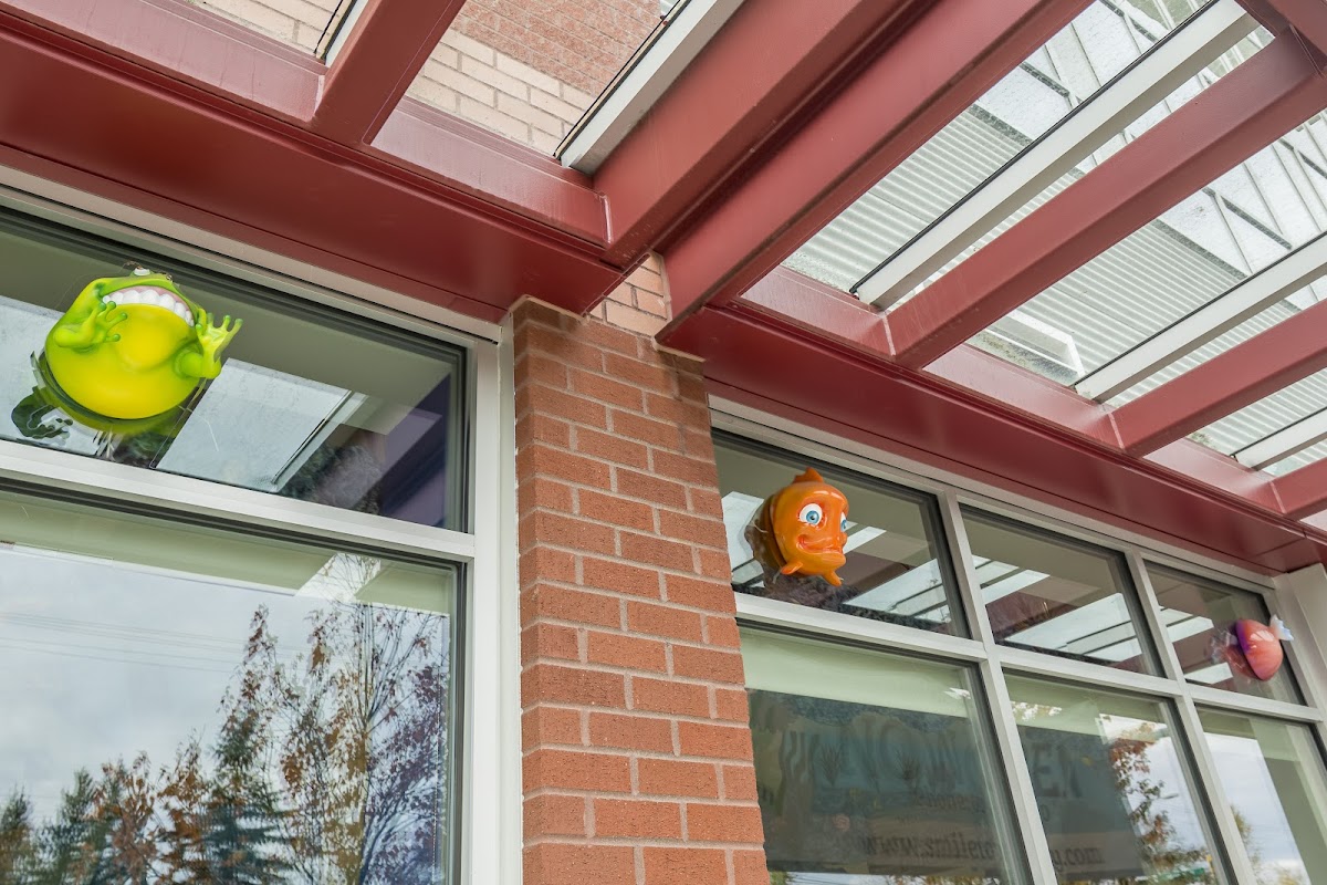 SmileTown Dentistry dental clinic in Langley - Photo 4