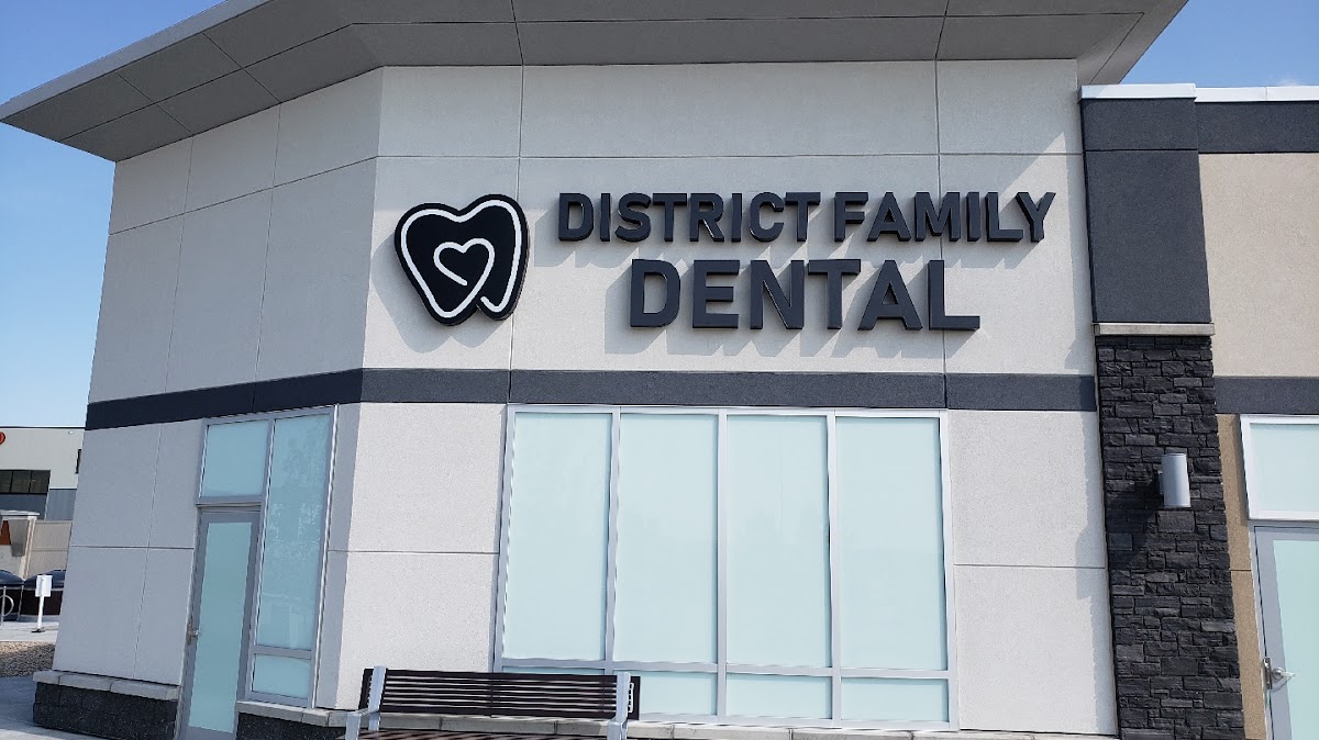 District Family Dental dental clinic in Calgary - Photo 1