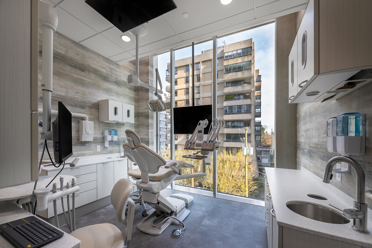 Elements Dental dental clinic in Victoria - Photo 1