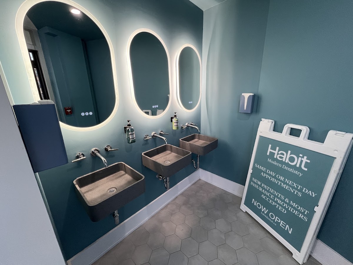 Habit Dental dental clinic in Etobicoke - Photo 8