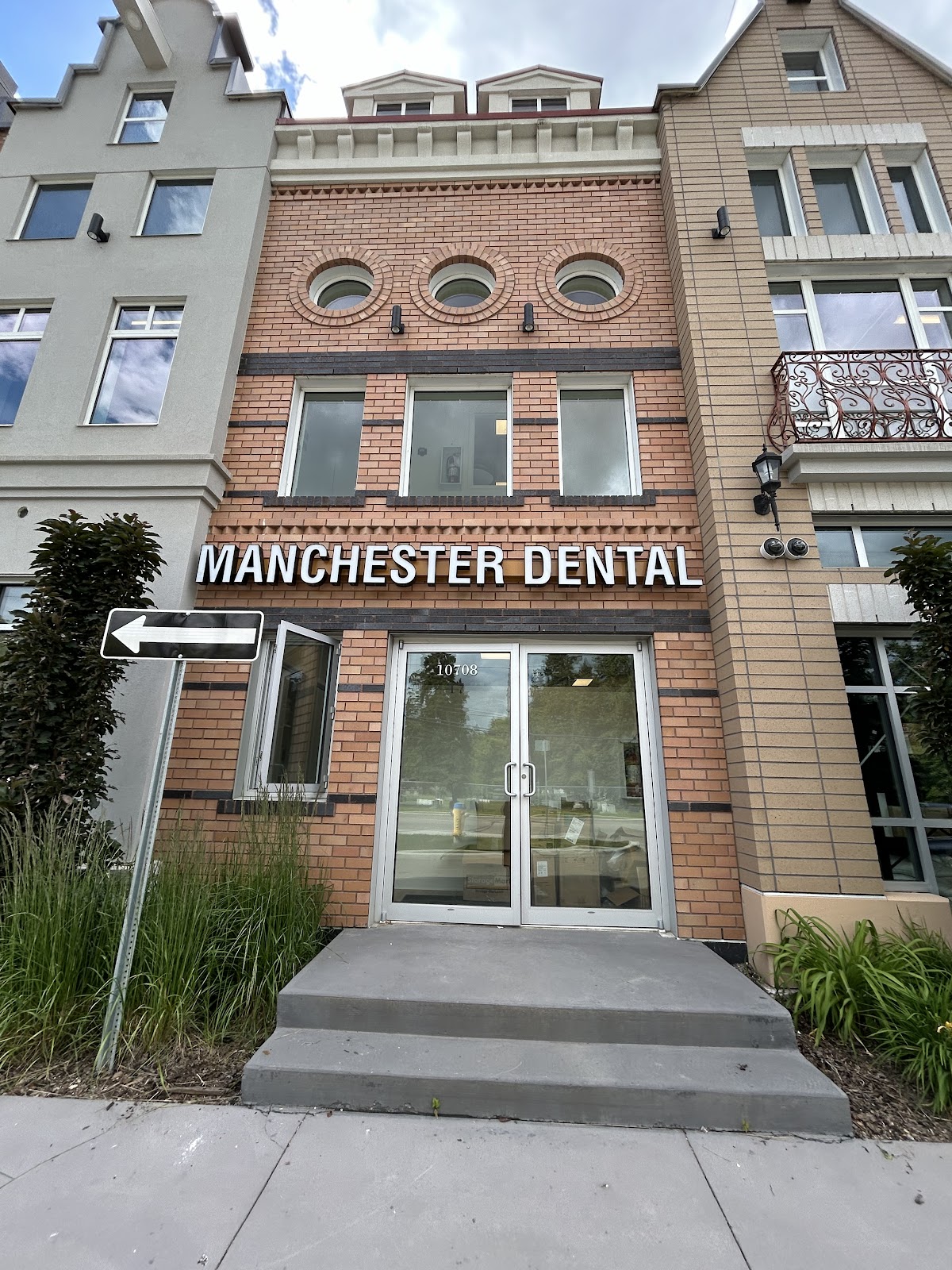 Manchester Dental Edmonton dental clinic in Edmonton - Photo 10