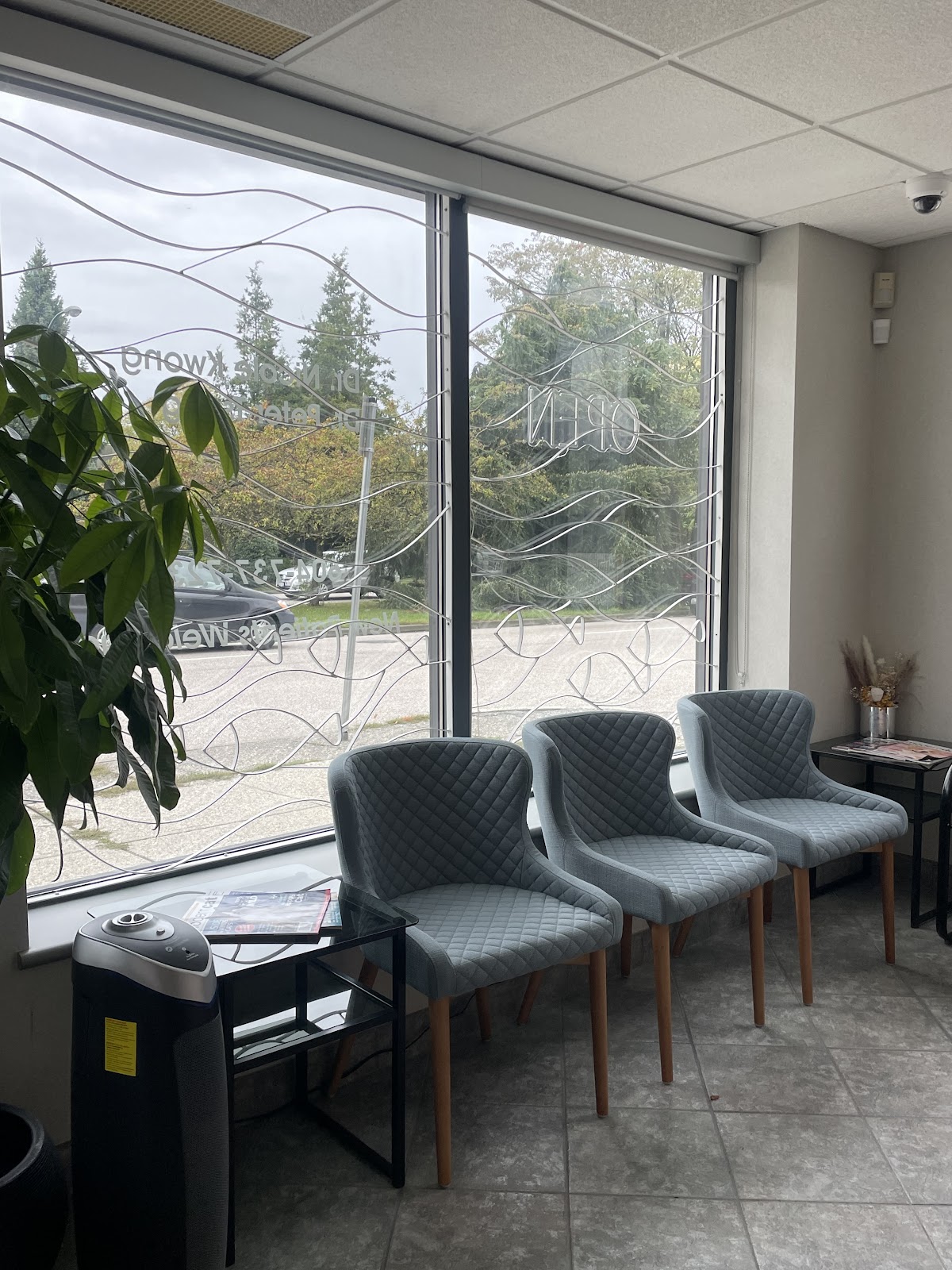 Shaughnessy Family Dental- Dr. Nicole Kwong, Dr. Peter Tsang and Dr. Kennedy Chow dental clinic in Vancouver - Photo 3