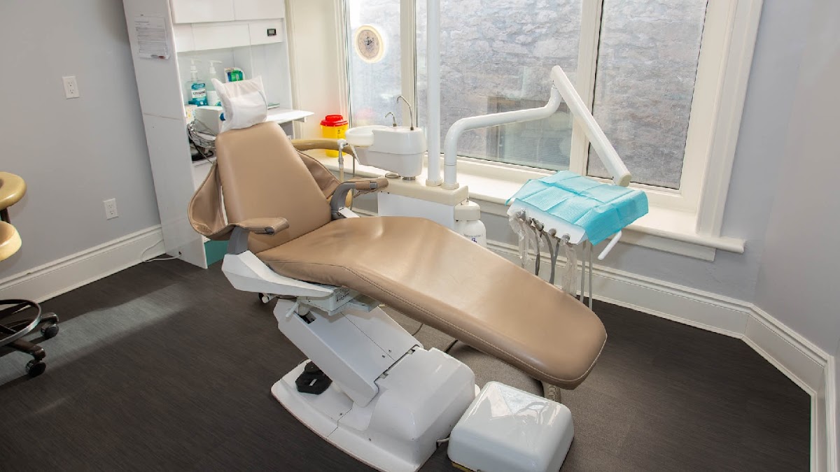 Guelph Royal Dental Centre dental clinic in Guelph - Photo 1