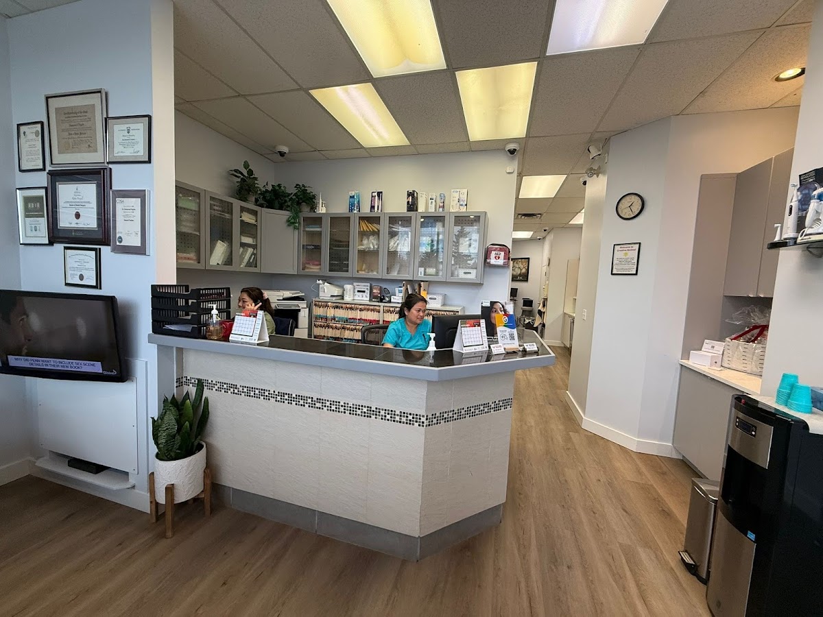 Creative Smiles Dental Clinic dental clinic in Calgary - Photo 2