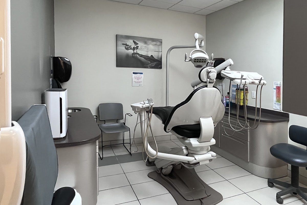 Maple Ridge Family Dental dental clinic in London - Photo 3