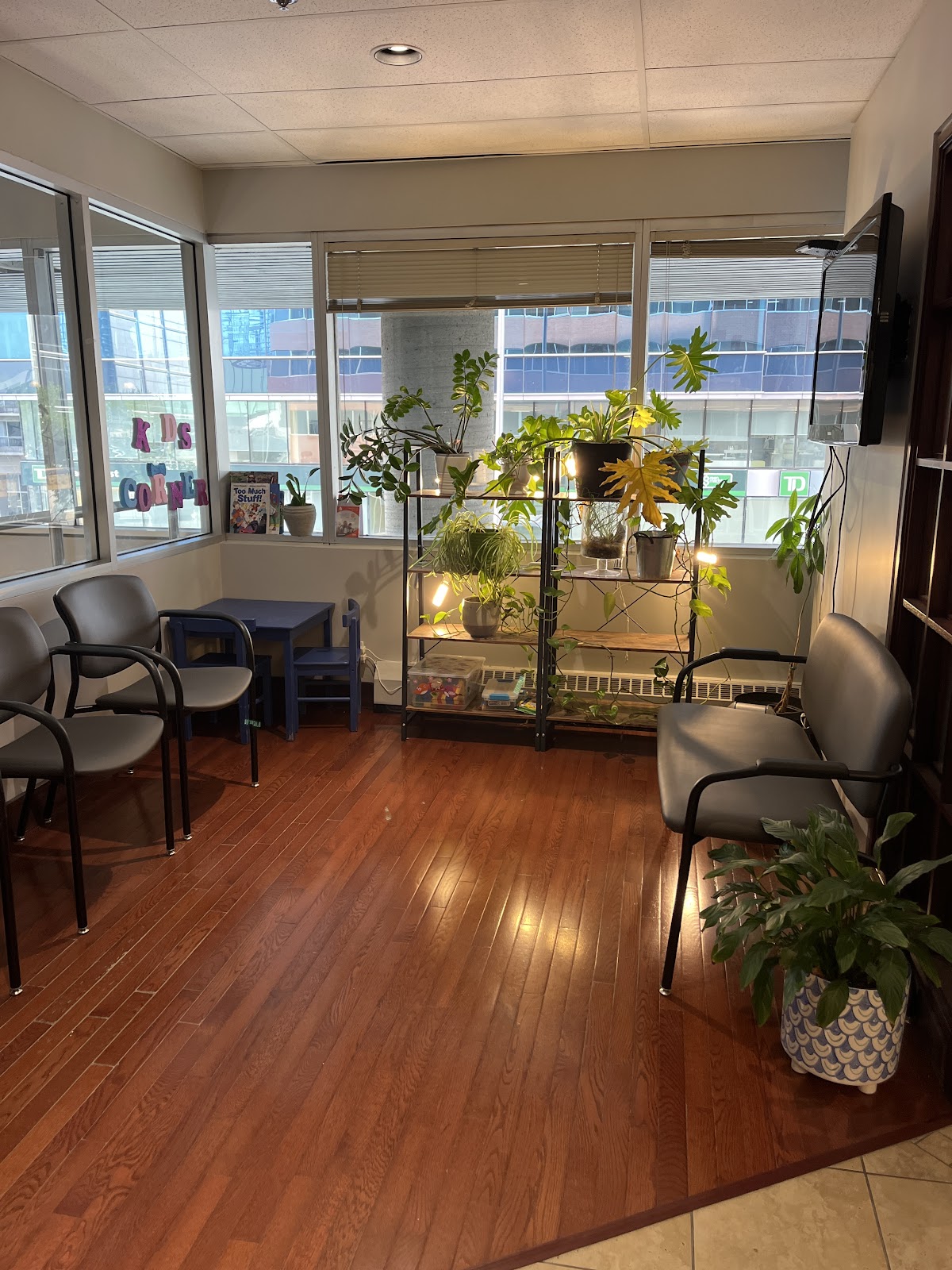 Century Park Dental dental clinic in Calgary - Photo 5