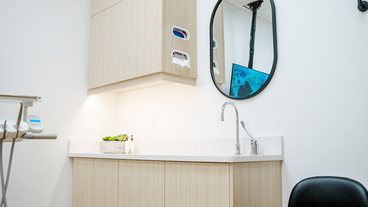 Le Family Dental dental clinic in Calgary - Photo 9