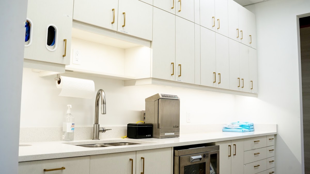 Le Family Dental dental clinic in Calgary - Photo 10