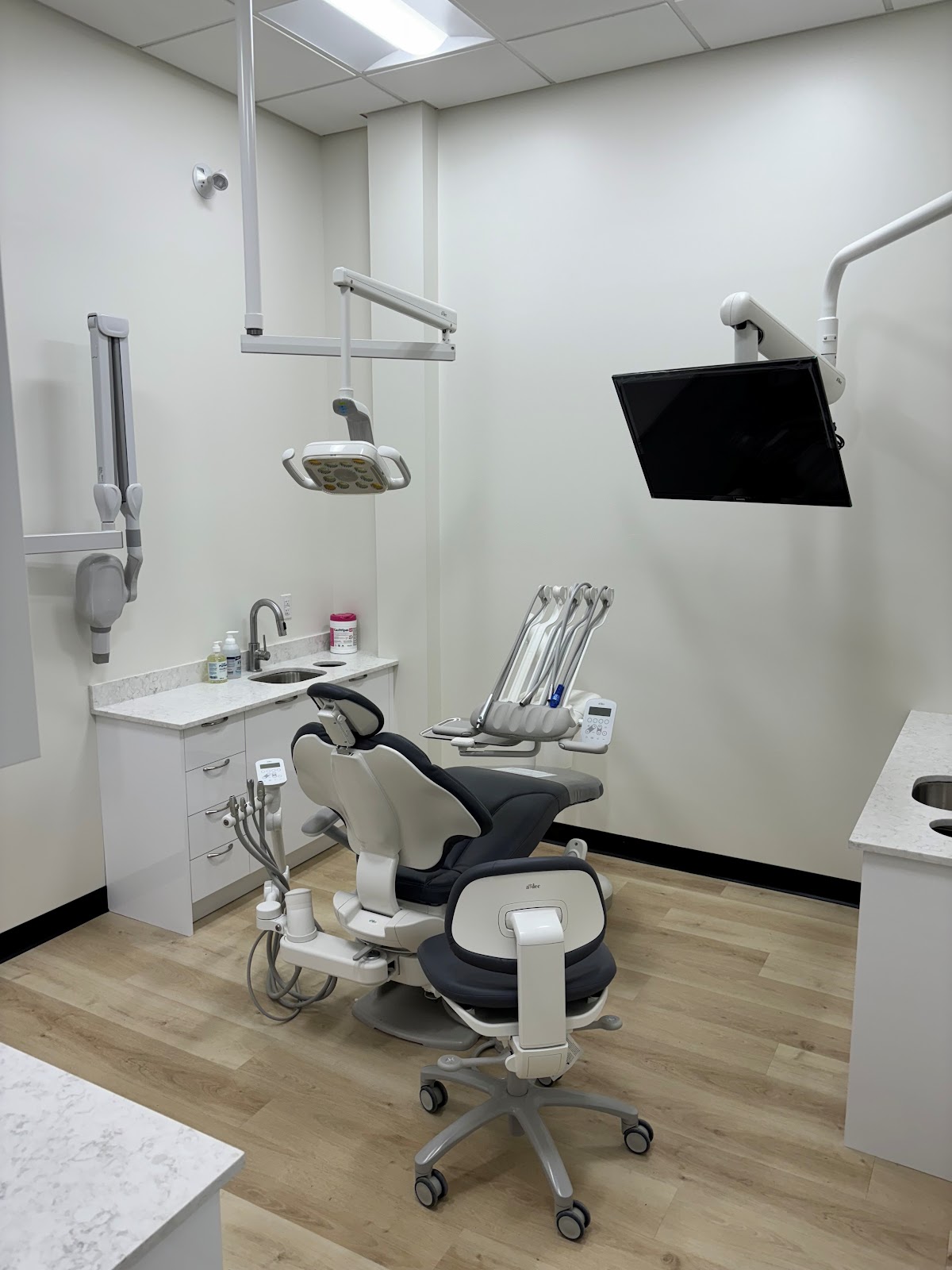 Dr. Smaily Dentistry dental clinic in Brant - Photo 2