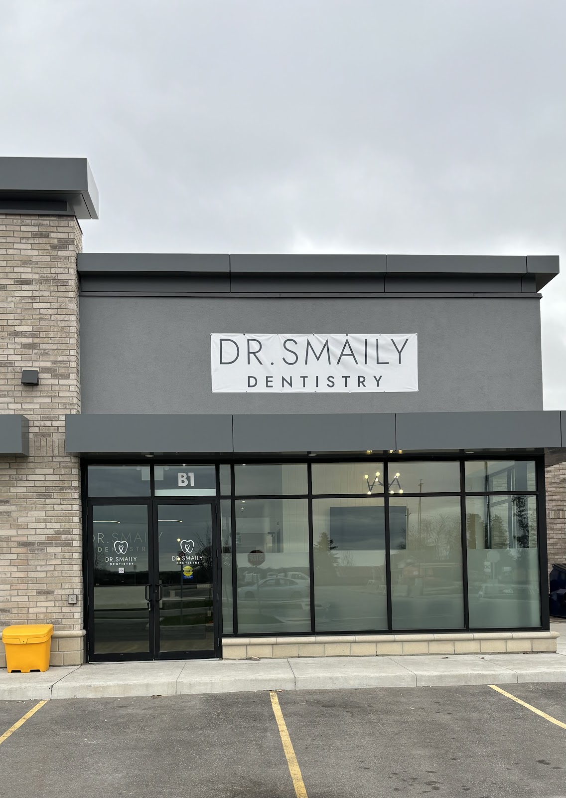 Dr. Smaily Dentistry dental clinic in Brant - Photo 3