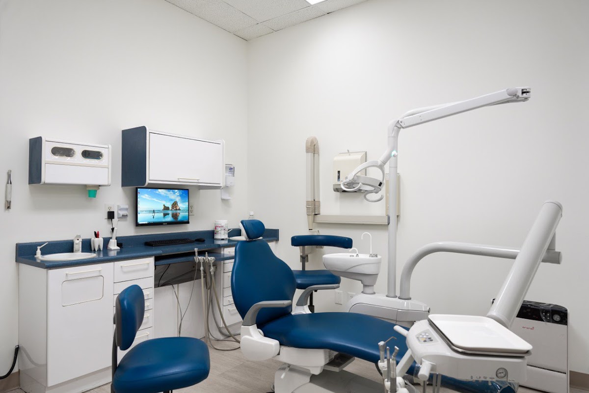 Weston Dental Office - Dr. Fariba Shokoohi Razi & Associates dental clinic in York - Photo 3