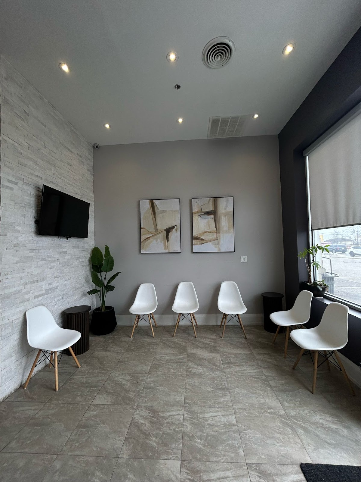 Smile Dentistry on Finch dental clinic in Etobicoke - Photo 1