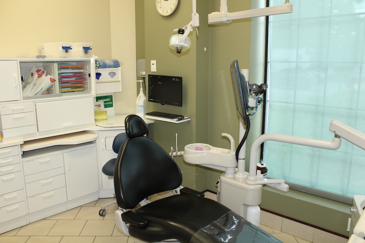 Dentistry on the Q dental clinic in Etobicoke - Photo 1