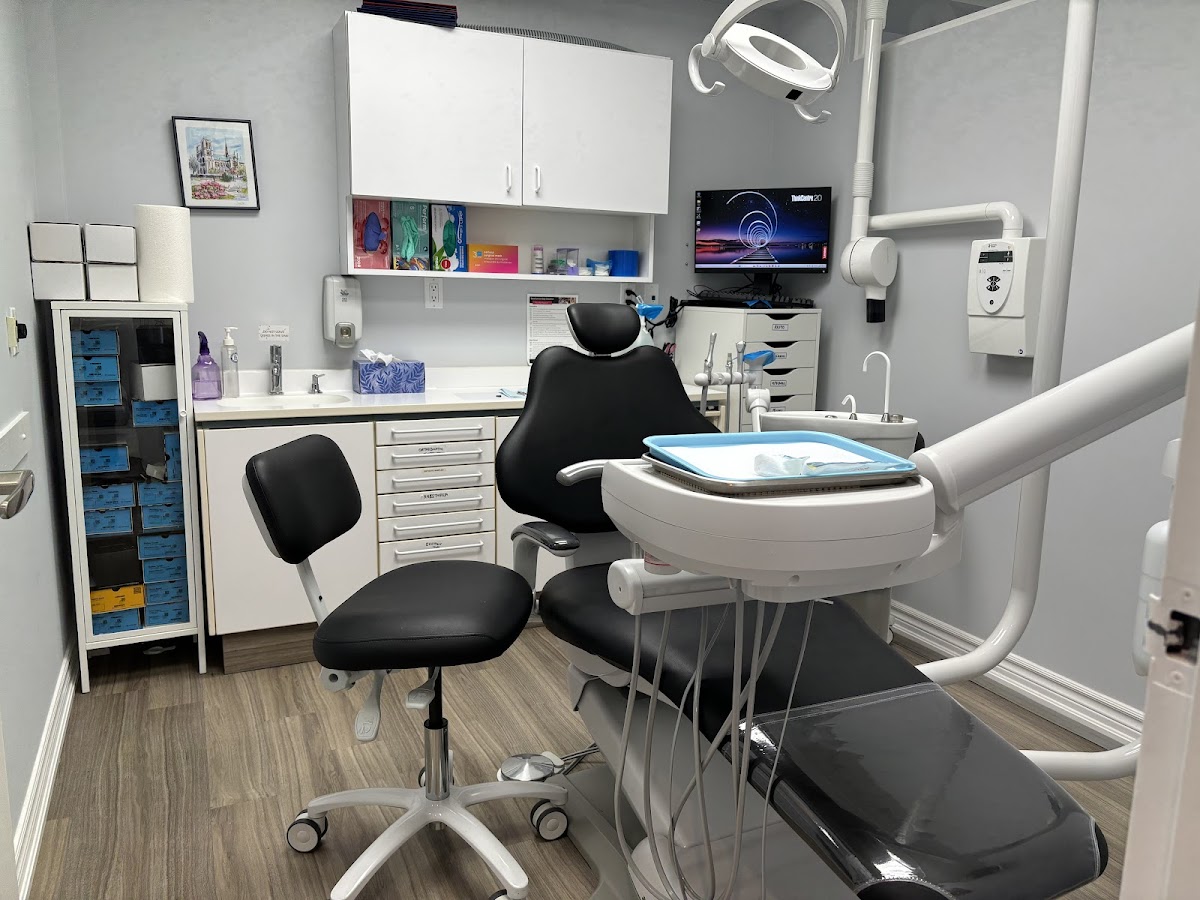 Saranya Dental dental clinic in Etobicoke - Photo 3