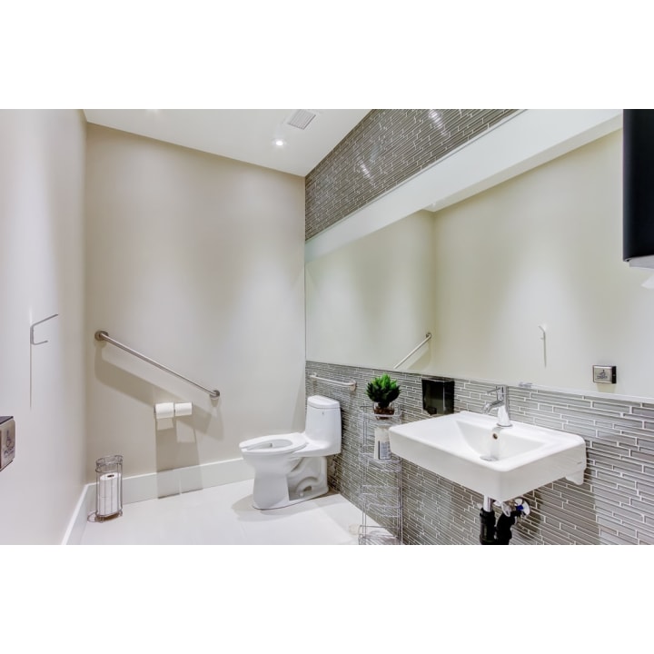 West Mall Dental Group dental clinic in Etobicoke - Photo 10