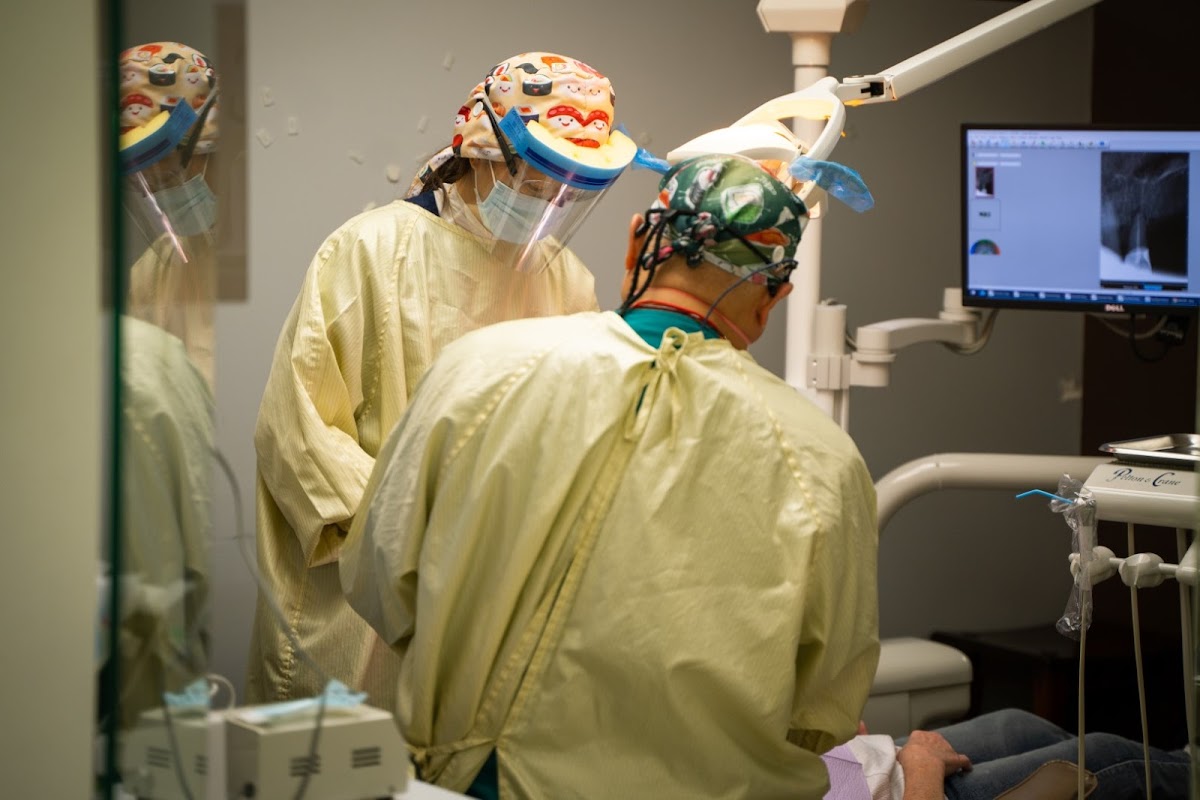 Bathurst Dundas Dental Centre dental clinic in Old Toronto - Photo 1