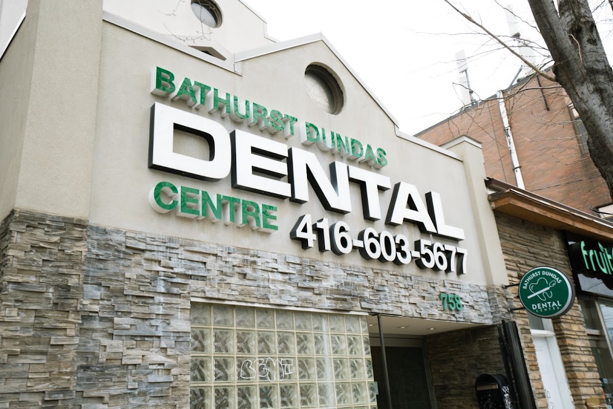 Bathurst Dundas Dental Centre dental clinic in Old Toronto - Photo 3
