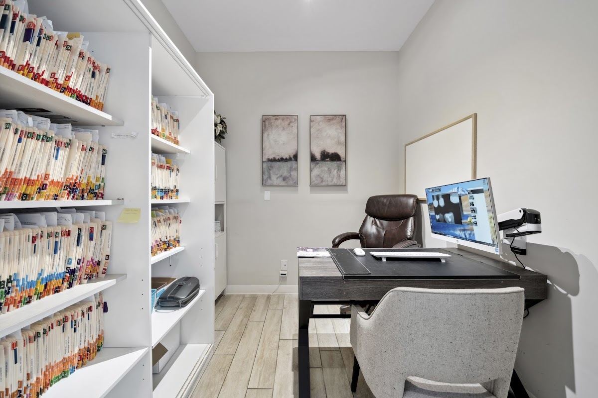 FIFTH ST Dental dental clinic in Etobicoke - Photo 6
