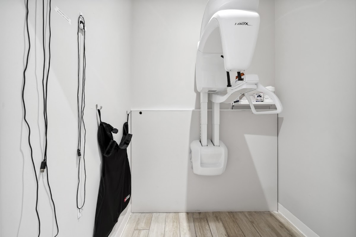 FIFTH ST Dental dental clinic in Etobicoke - Photo 9