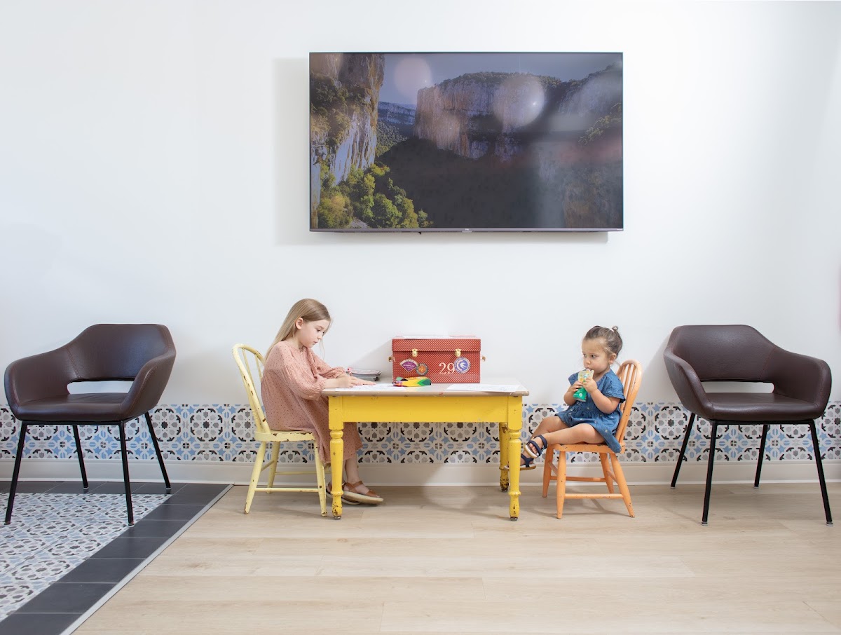 Dupont Dentalworks dental clinic in Old Toronto - Photo 1