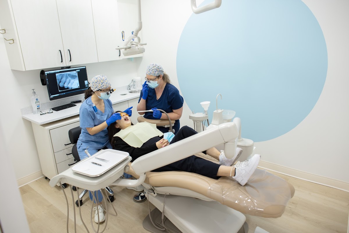 Dupont Dentalworks dental clinic in Old Toronto - Photo 5