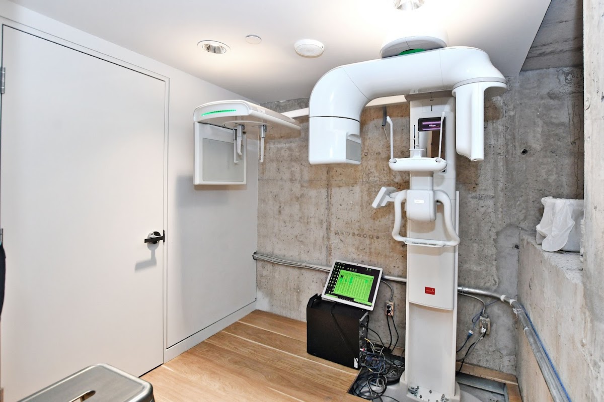 Ansarian Dental Clinic dental clinic in Old Toronto - Photo 10