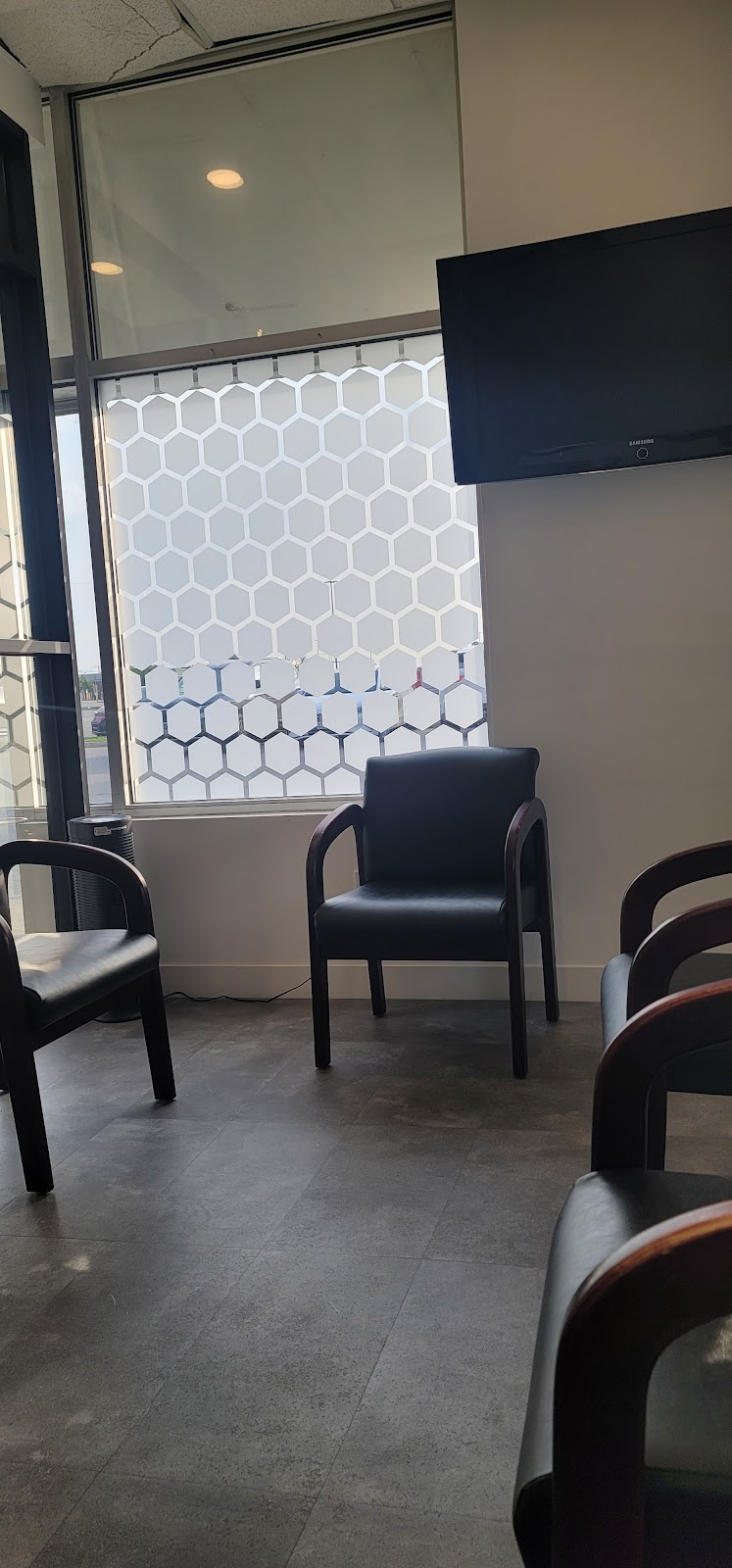 Clarmain Dental Centre dental clinic in Burlington - Photo 6