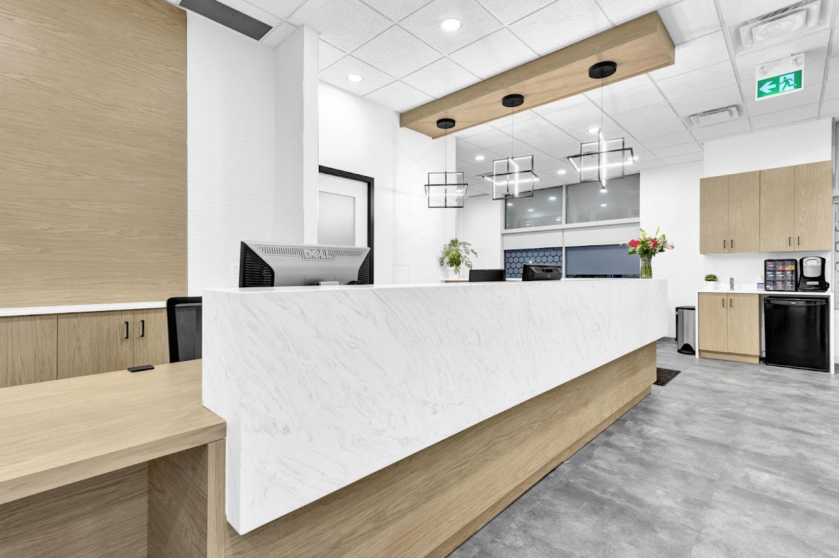 Clarmain Dental Centre dental clinic in Burlington - Photo 9