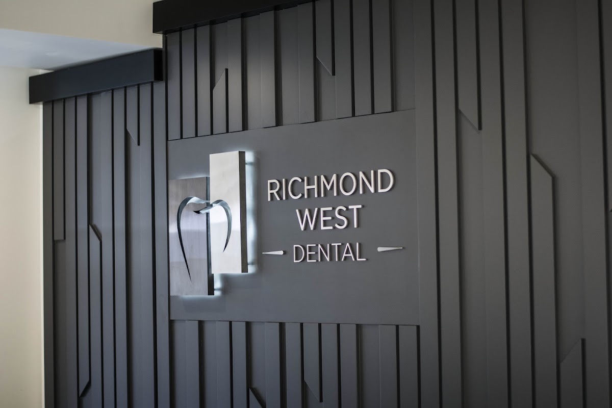 Richmond West Dental dental clinic in Old Toronto - Photo 6