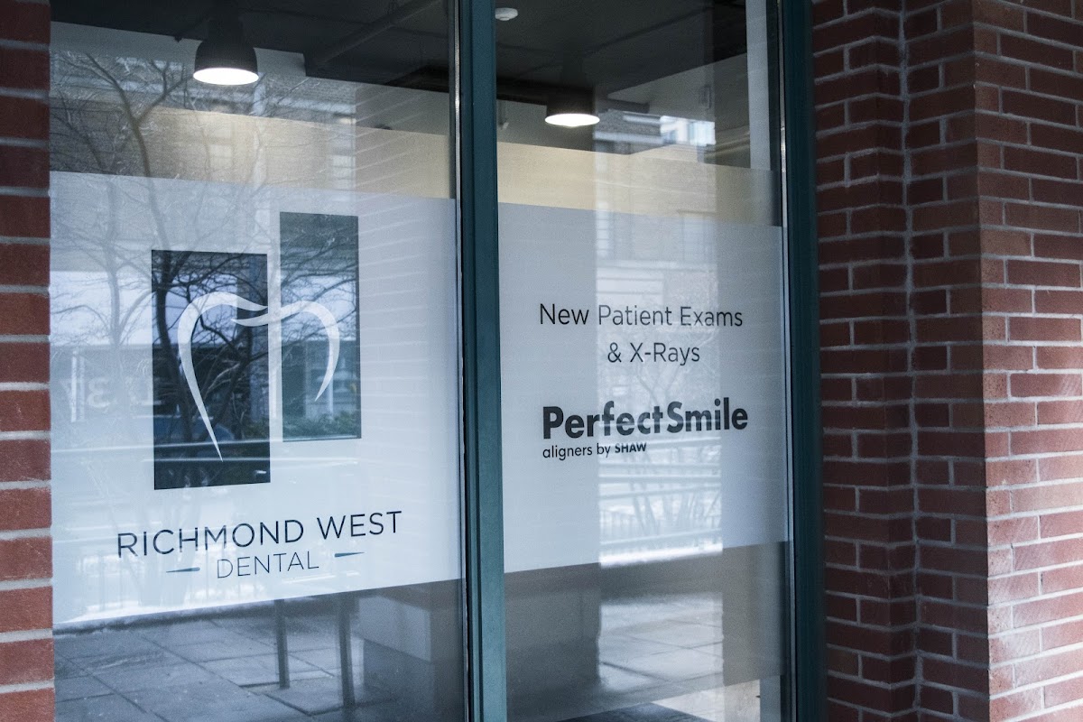Richmond West Dental dental clinic in Old Toronto - Photo 7