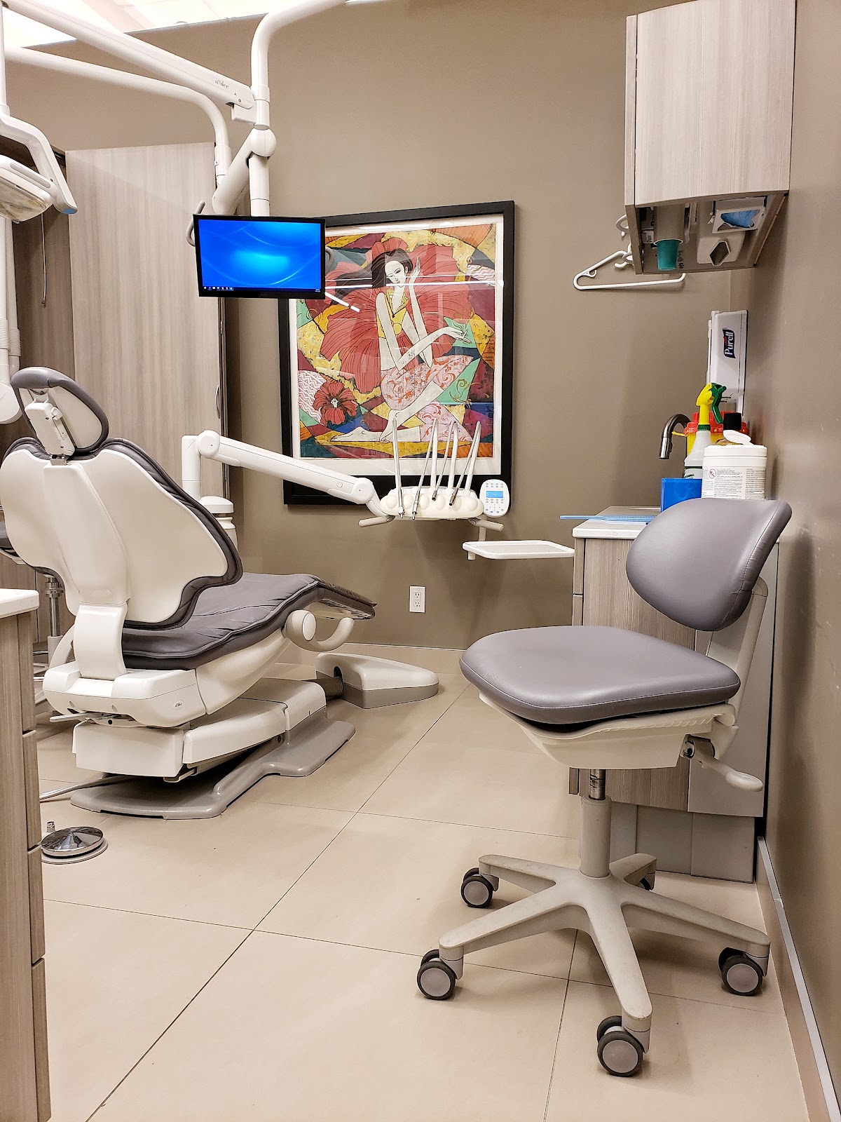 Dentistry @ Momentum dental clinic in Old Toronto - Photo 2