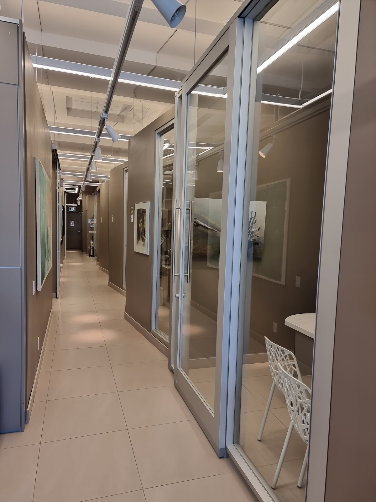 Dentistry @ Momentum dental clinic in Old Toronto - Photo 3