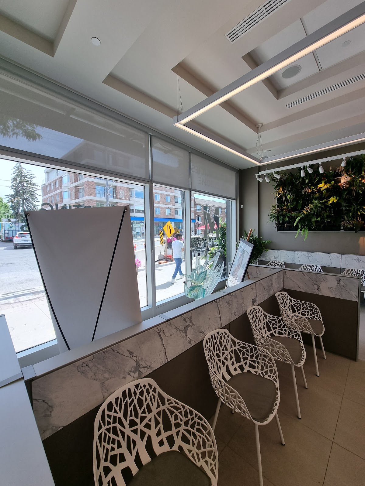 Dentistry @ Momentum dental clinic in Old Toronto - Photo 5