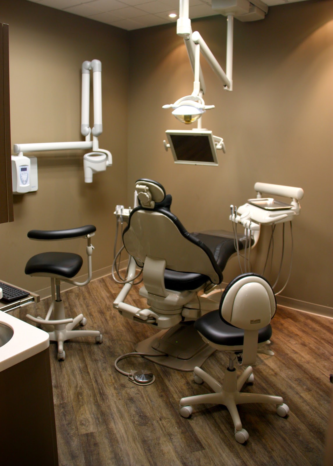 Uptown Dental Burlington dental clinic in Burlington - Photo 3