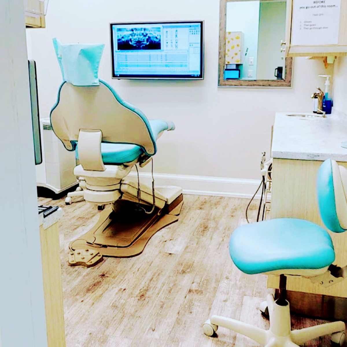 City Oasis Dental dental clinic in Old Toronto - Photo 9