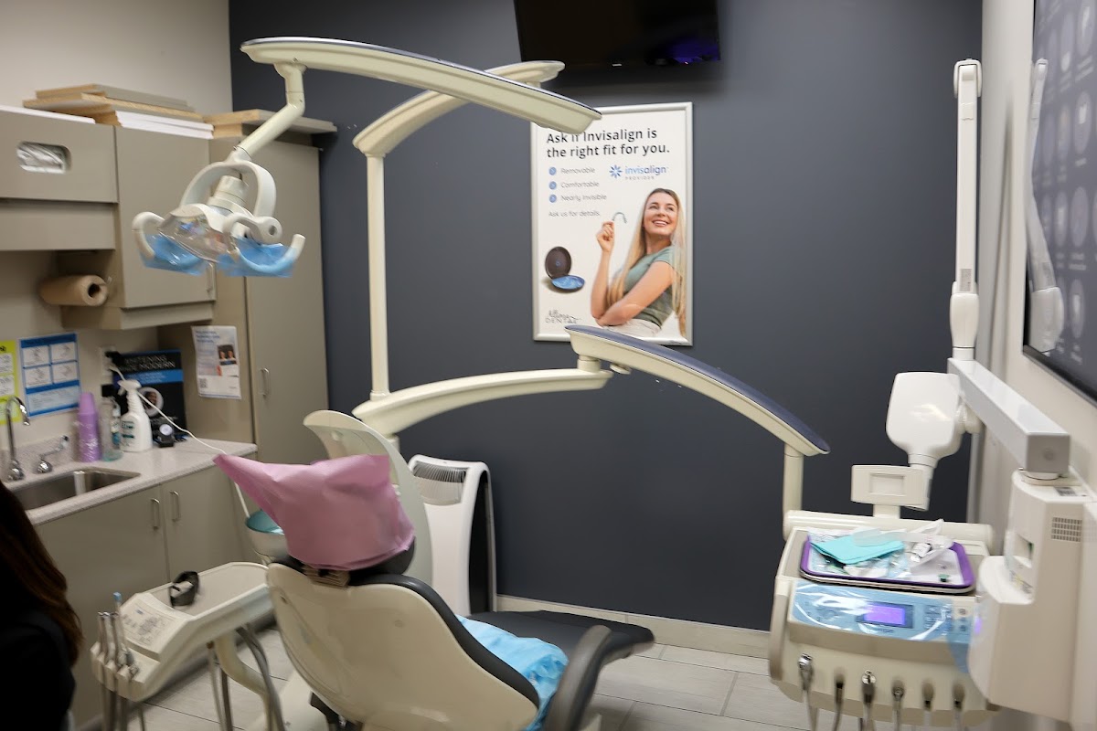 Altima Dental Centre at First Canadian Place dental clinic in Old Toronto - Photo 2