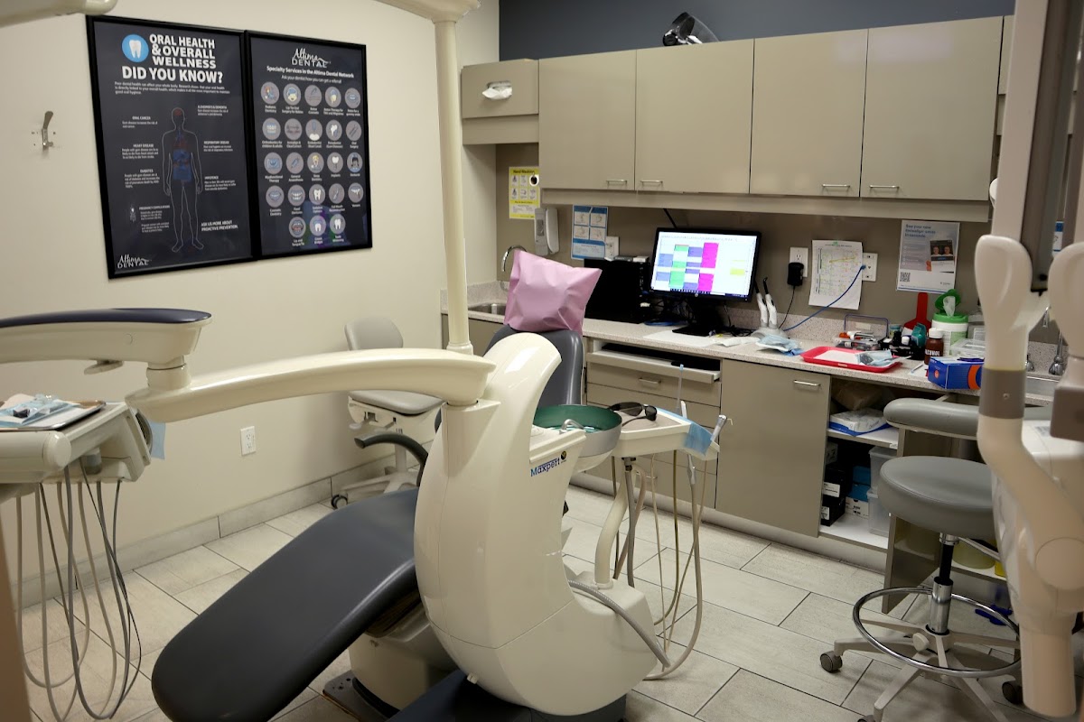 Altima Dental Centre at First Canadian Place dental clinic in Old Toronto - Photo 5