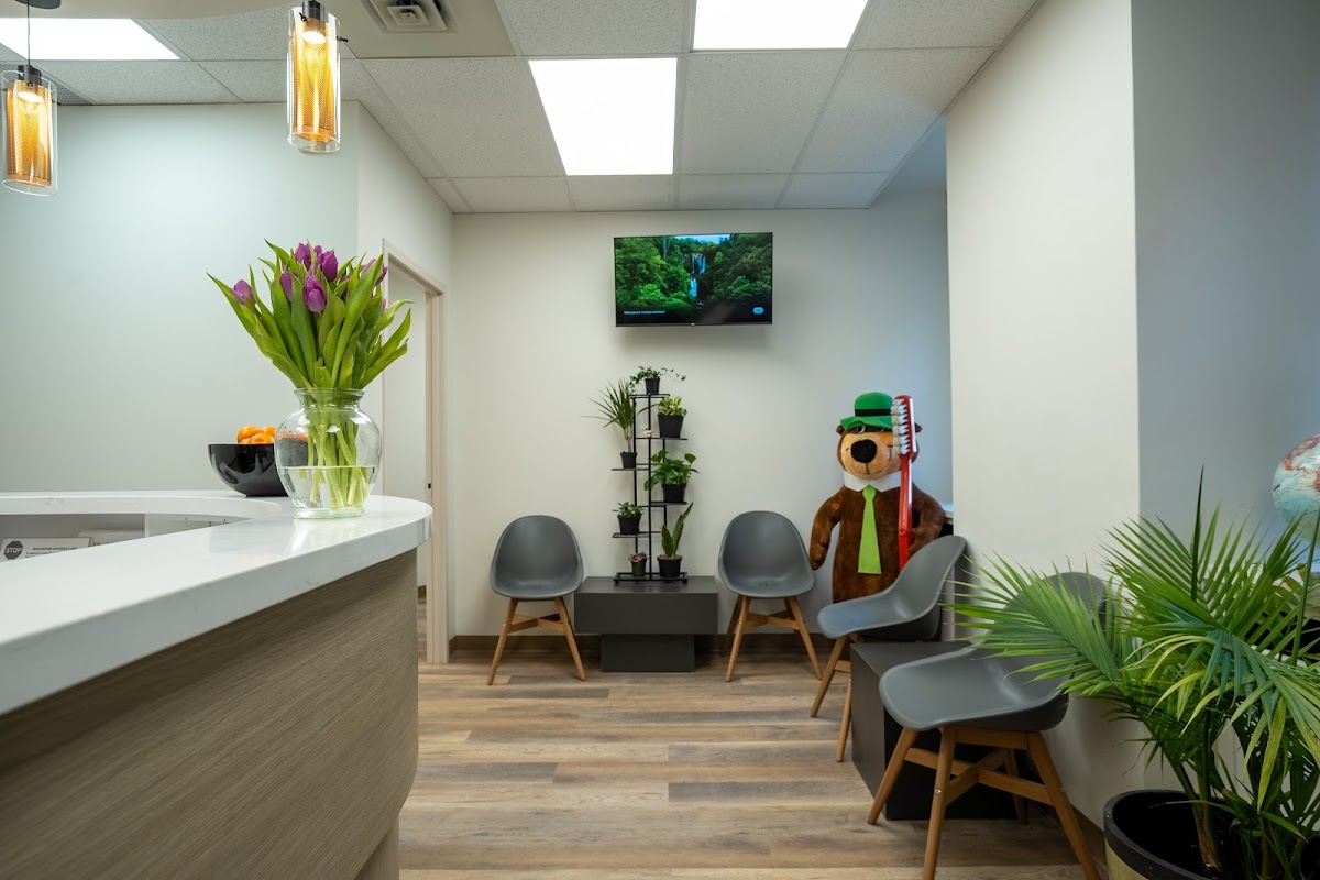King Yonge Dentistry/Dr Neil W. Moss dental clinic in Old Toronto - Photo 6
