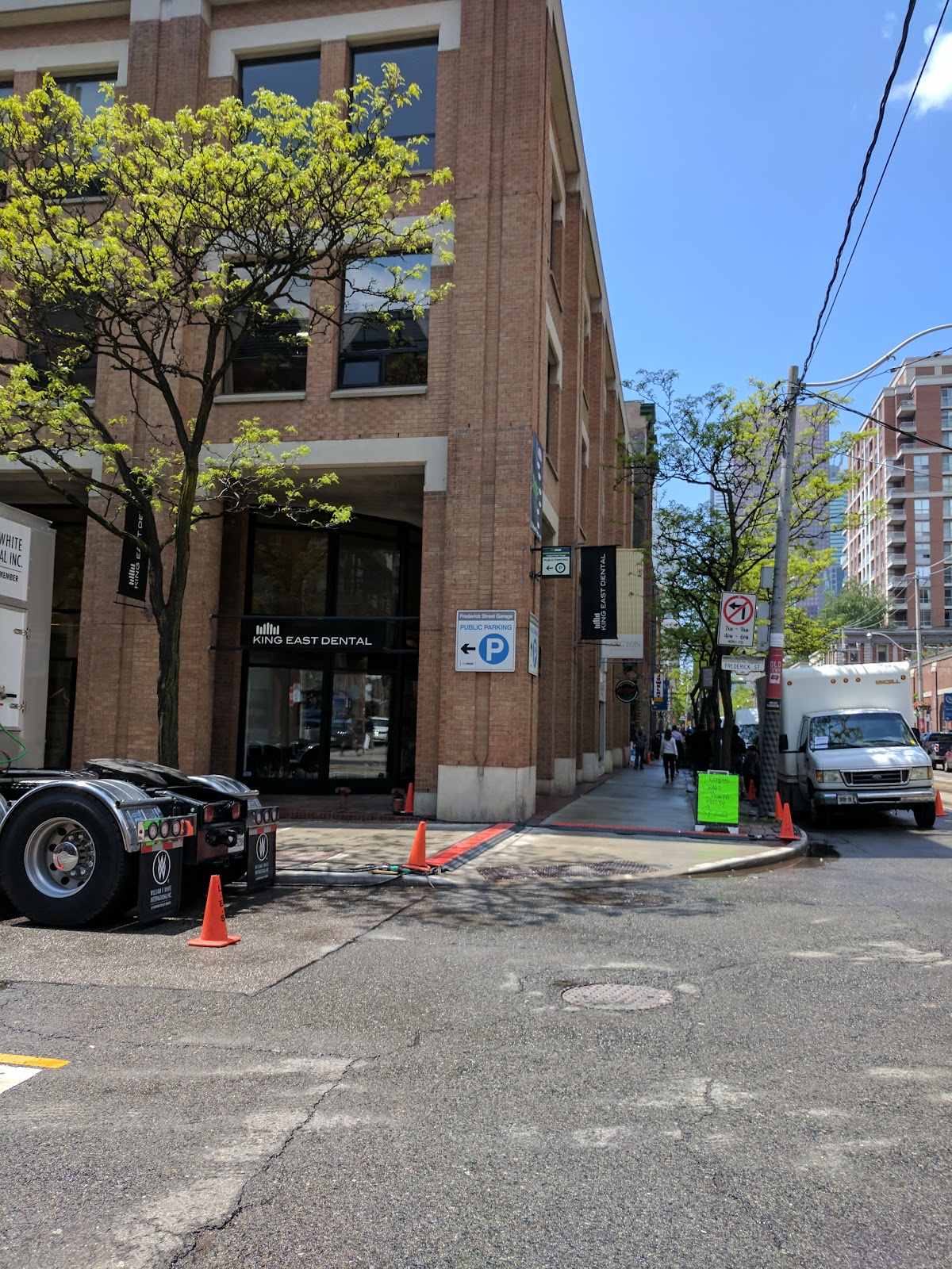 King East Dental dental clinic in Old Toronto - Photo 8