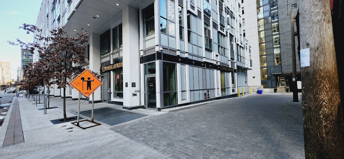 Smile Avenue Dental Clinic dental clinic in Old Toronto - Photo 4