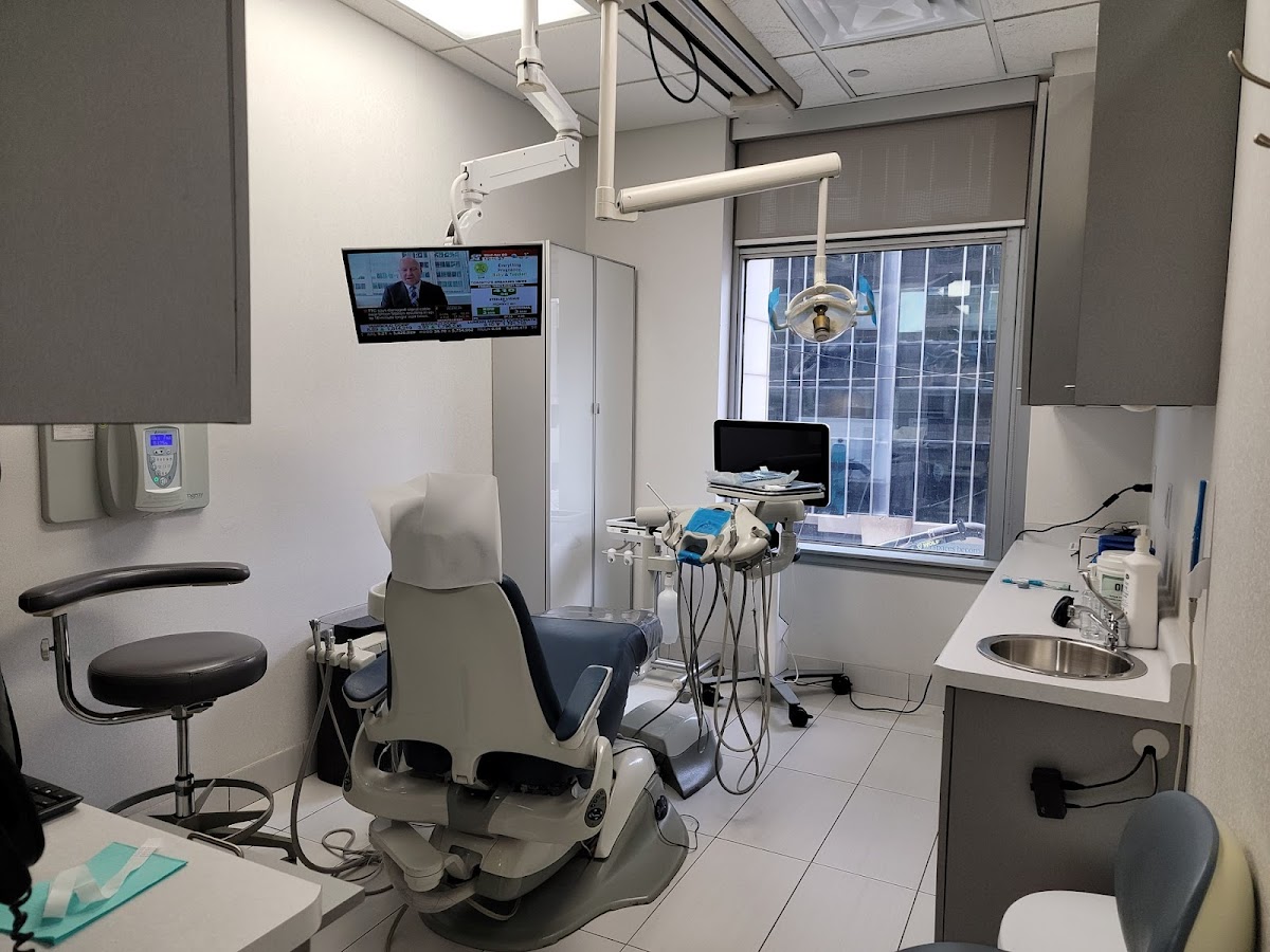 Yonge Street Dental dental clinic in Old Toronto - Photo 5