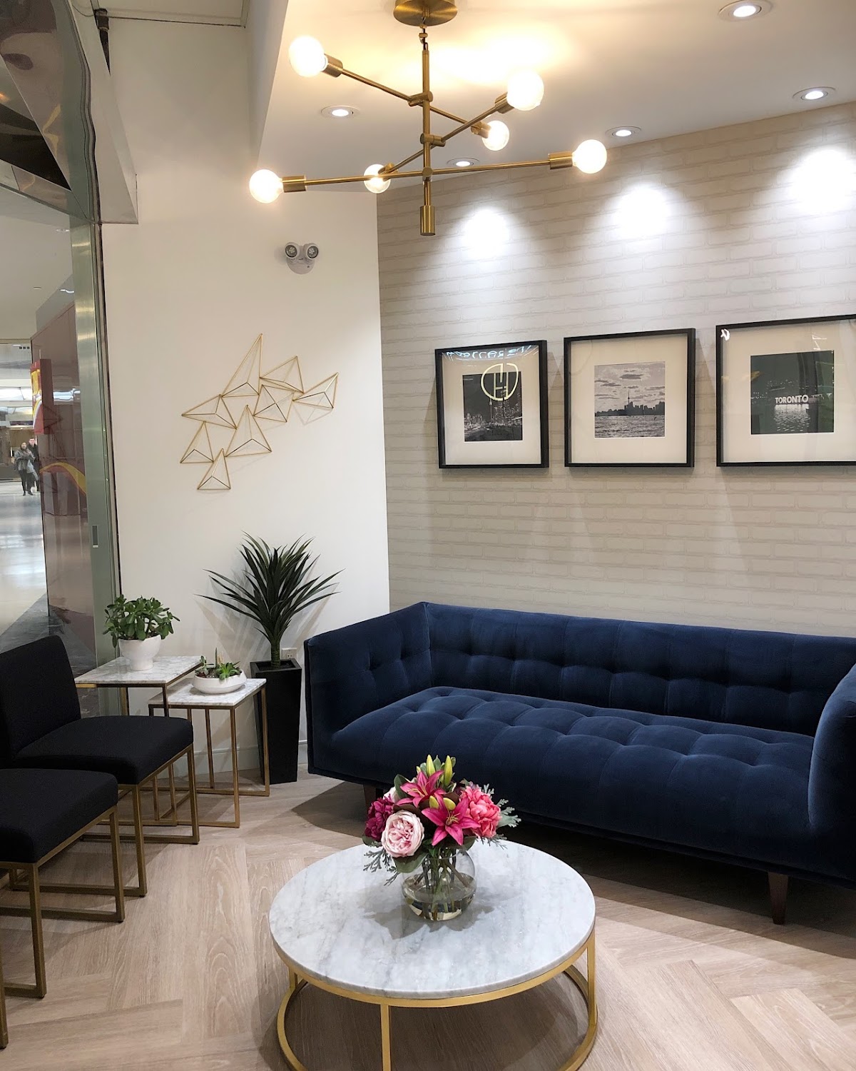 Commerce Dental dental clinic in Old Toronto - Photo 2