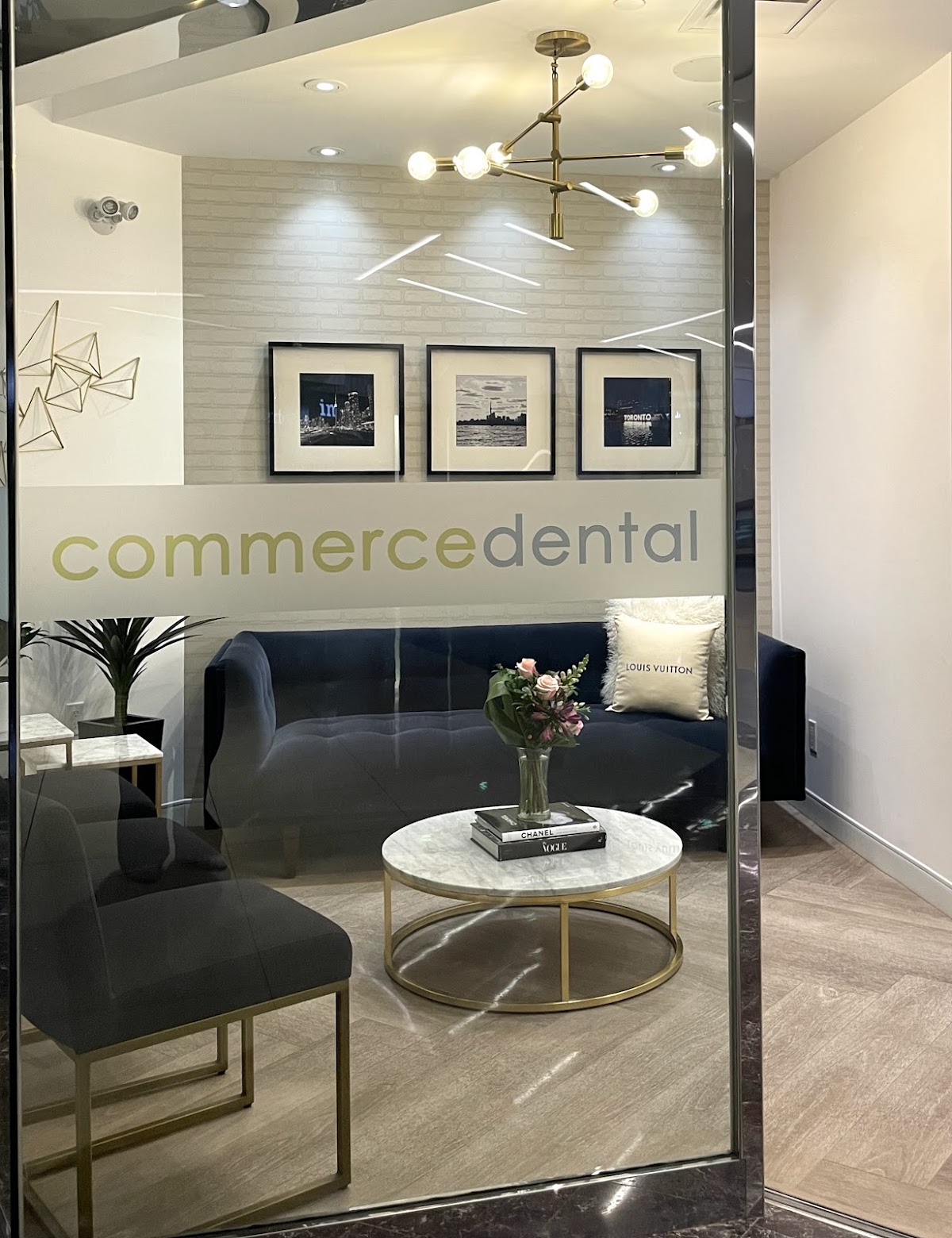 Commerce Dental dental clinic in Old Toronto - Photo 4